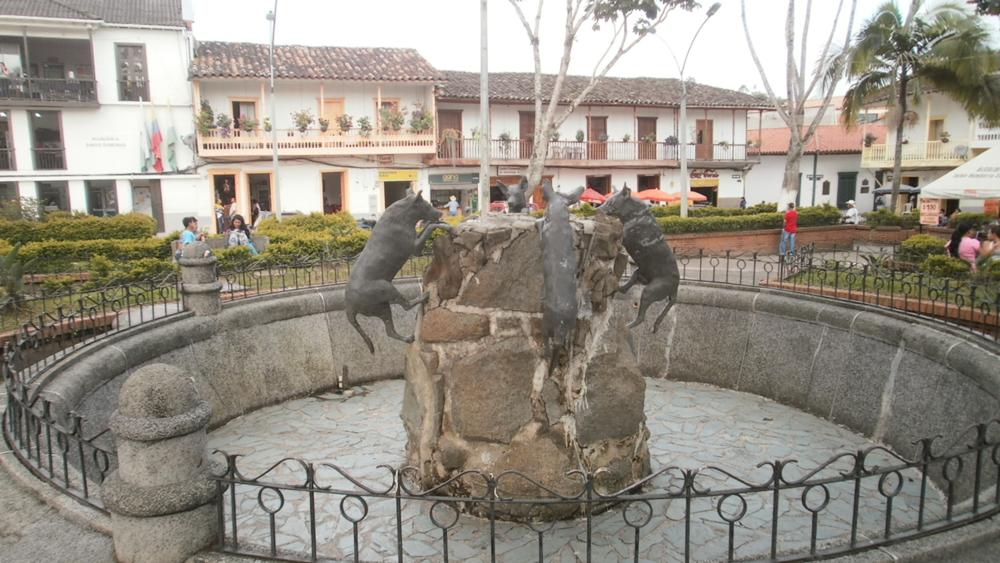 Santo Domingo Antioquia Fuente De Los Perros Plaza Principal 2