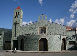 Iglesia Santo Tomas Ubicada En El Barrio Villanueva