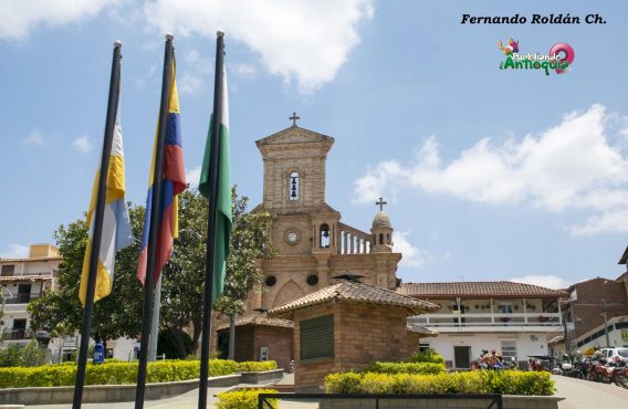 Entrerríos-Antioquia- Parque Iglesia -FRCH