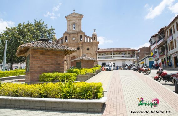 Parque Iglesia - Entrerríos Antioquia - FRCH