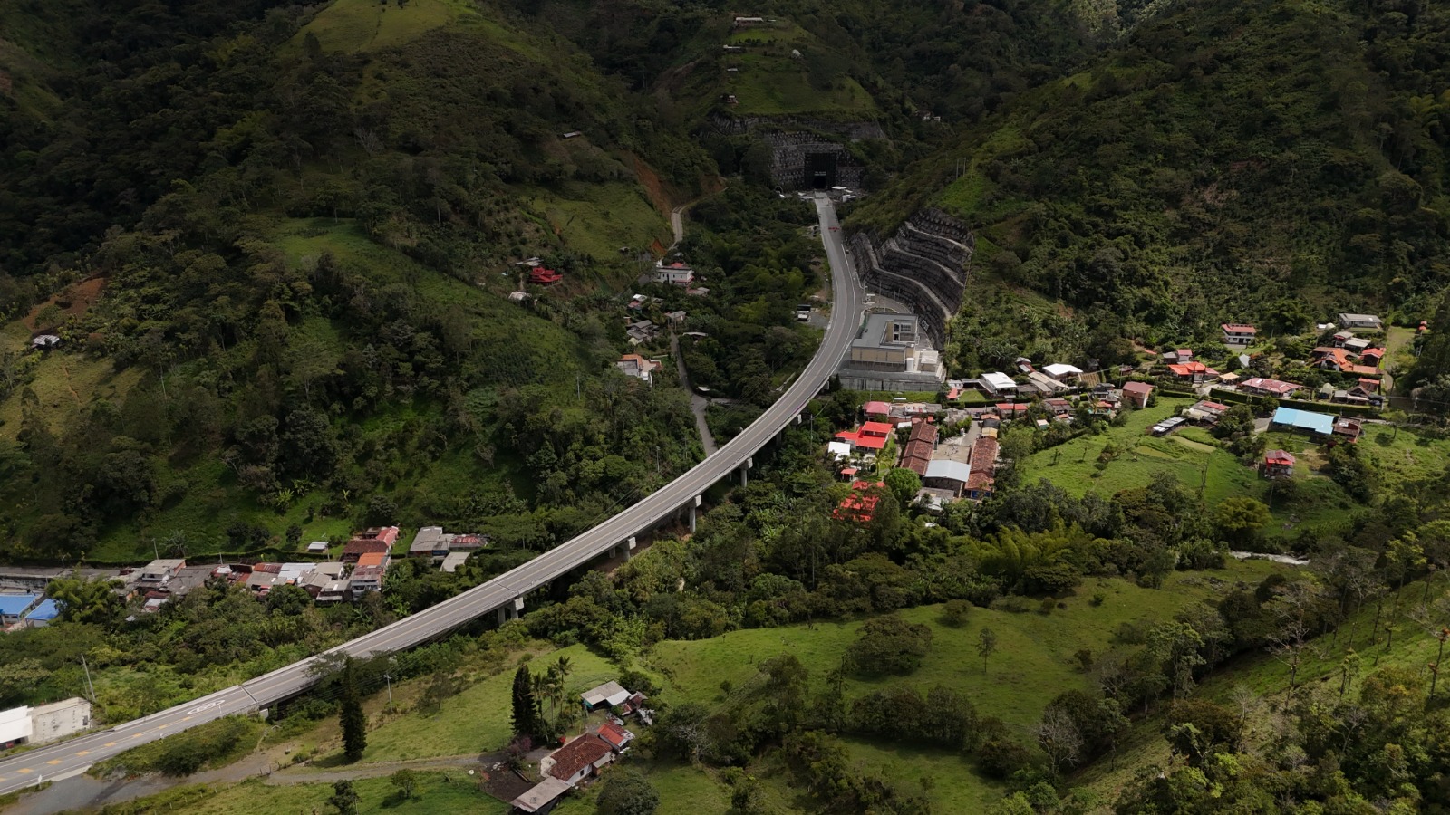 Túnel del Toyo Guillermo Gaviria Echeverri - Cañasgordas